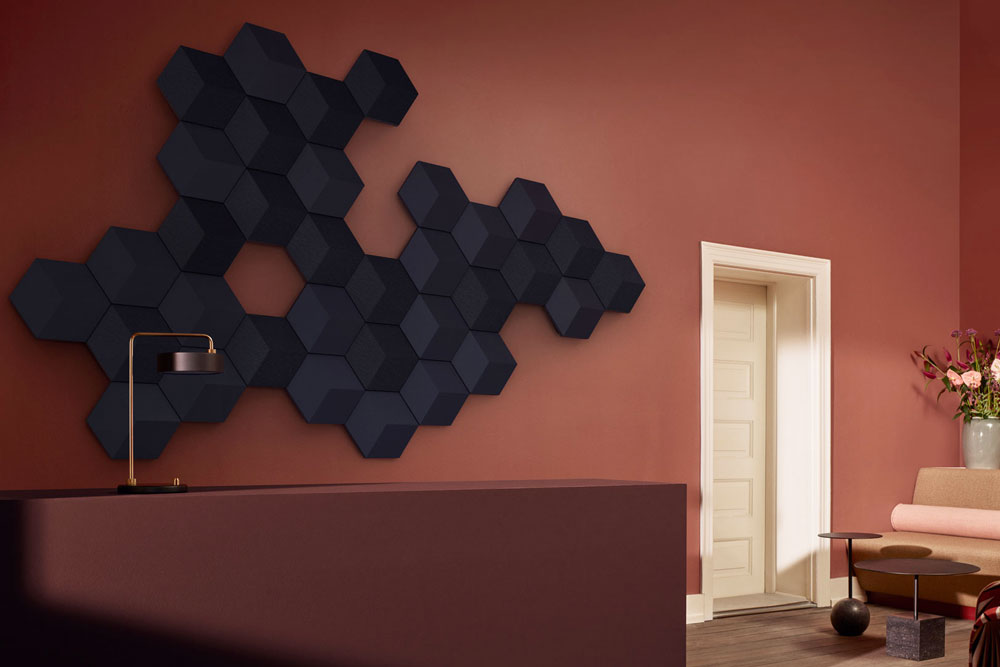 Enceinte murale noire Bang & Olufsen Bang & Olufsen Installers London - enceinte murale noire