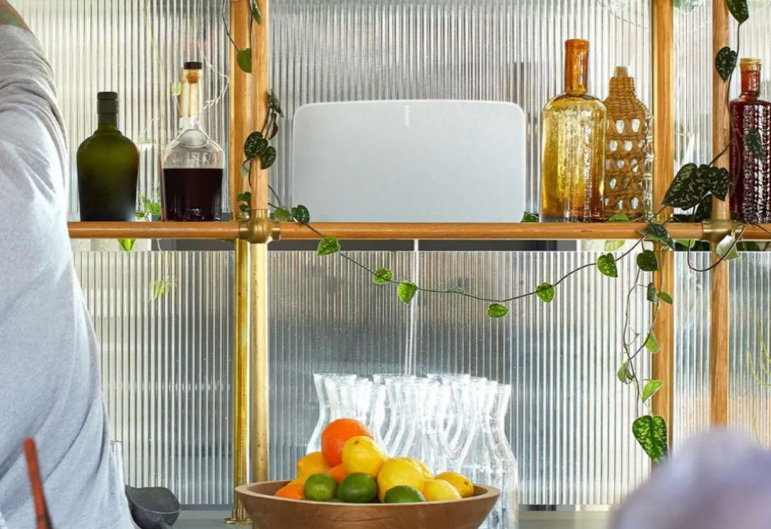 Haut-parleur Sonos dans un restaurant Système audio Sonos dans un restaurant - Best Smart Home Devices 2024