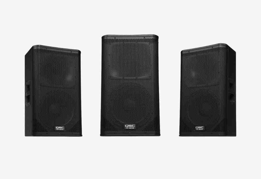 Installation QSC : Photo des haut-parleurs kseries KW122